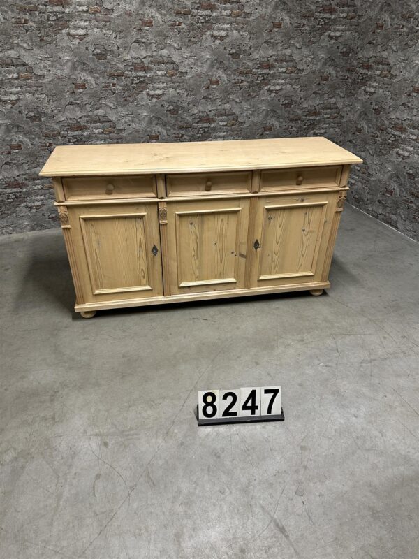 Antikes Weichholz-Sideboard