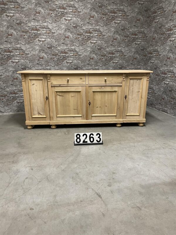 Antikes Weichholz-Sideboard