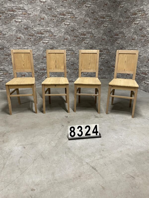 4 antike Kiefernstühle