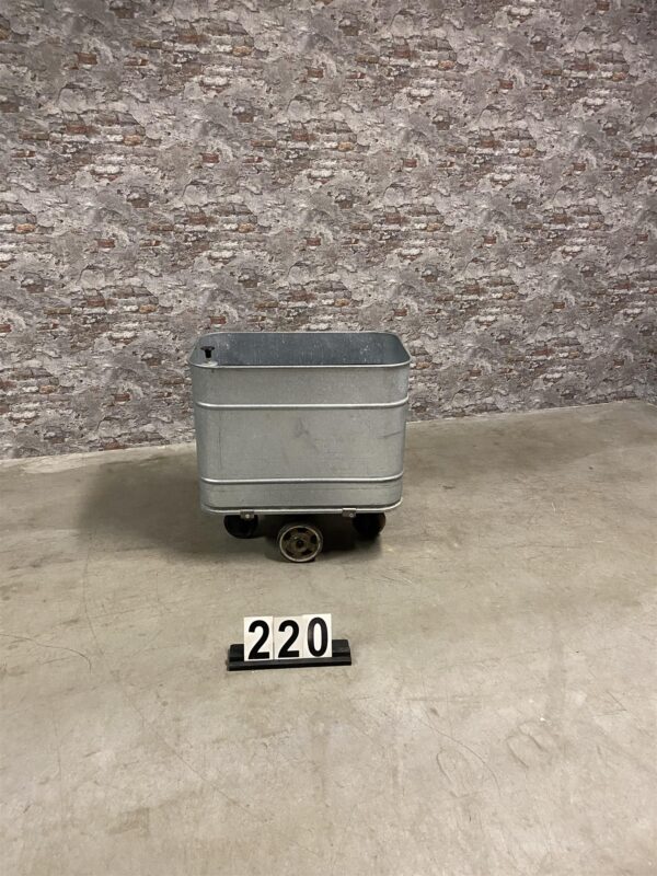 Industrieller Metallwagen