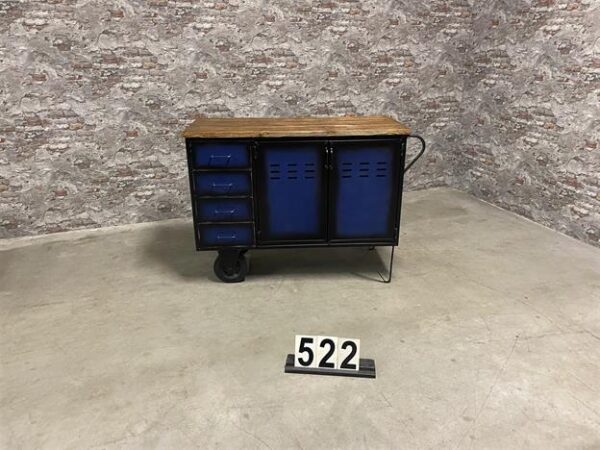 Industrieller Retro-Vintage-Trolley/Kaffeewagen/Sideboard auf Rädern