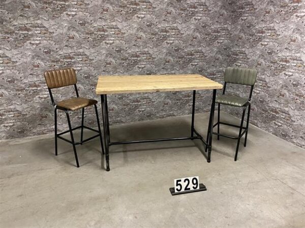 Industrieller Retro-Vintage-Stehtisch