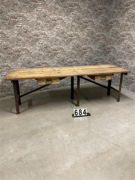 Industrieller Vintage-Tisch