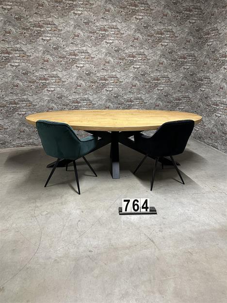 Esstisch aus massiver Eiche | Oval