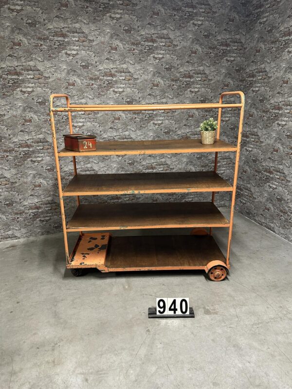 Industrielles Original-Vintage-Regal