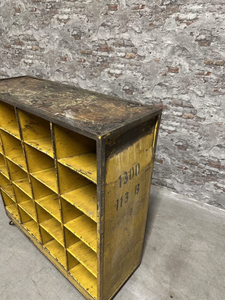 Industrie Meubelen 2025 Nr1046 108x100x37 Artnr243245 (5)