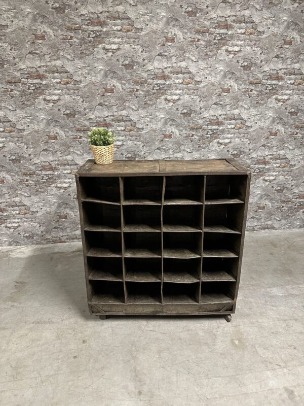 Industrie Meubelen 2025 Nr1047 108x112x37 Artnr243245 (1)