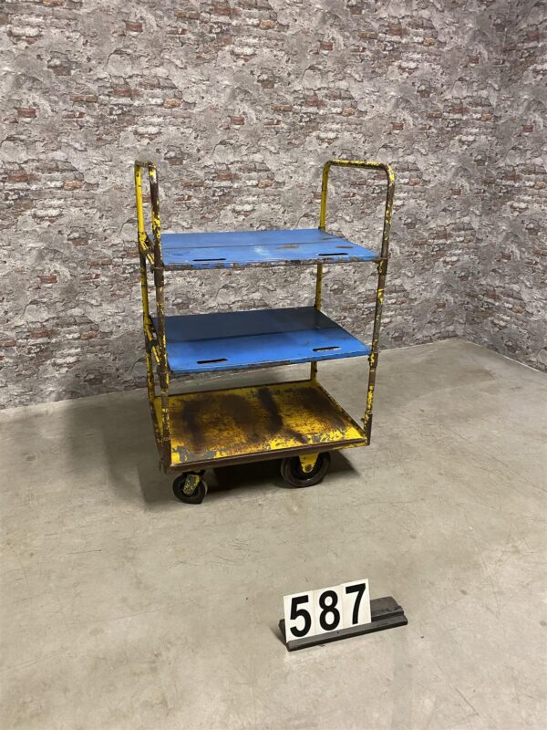 Industrielles Original Vintage-Regal