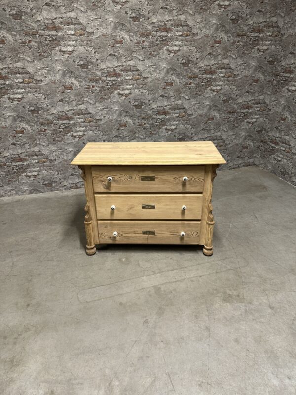 Grenen Meubels Holland 2025 Nr8749 76x100x49 Artnr253860 (1)