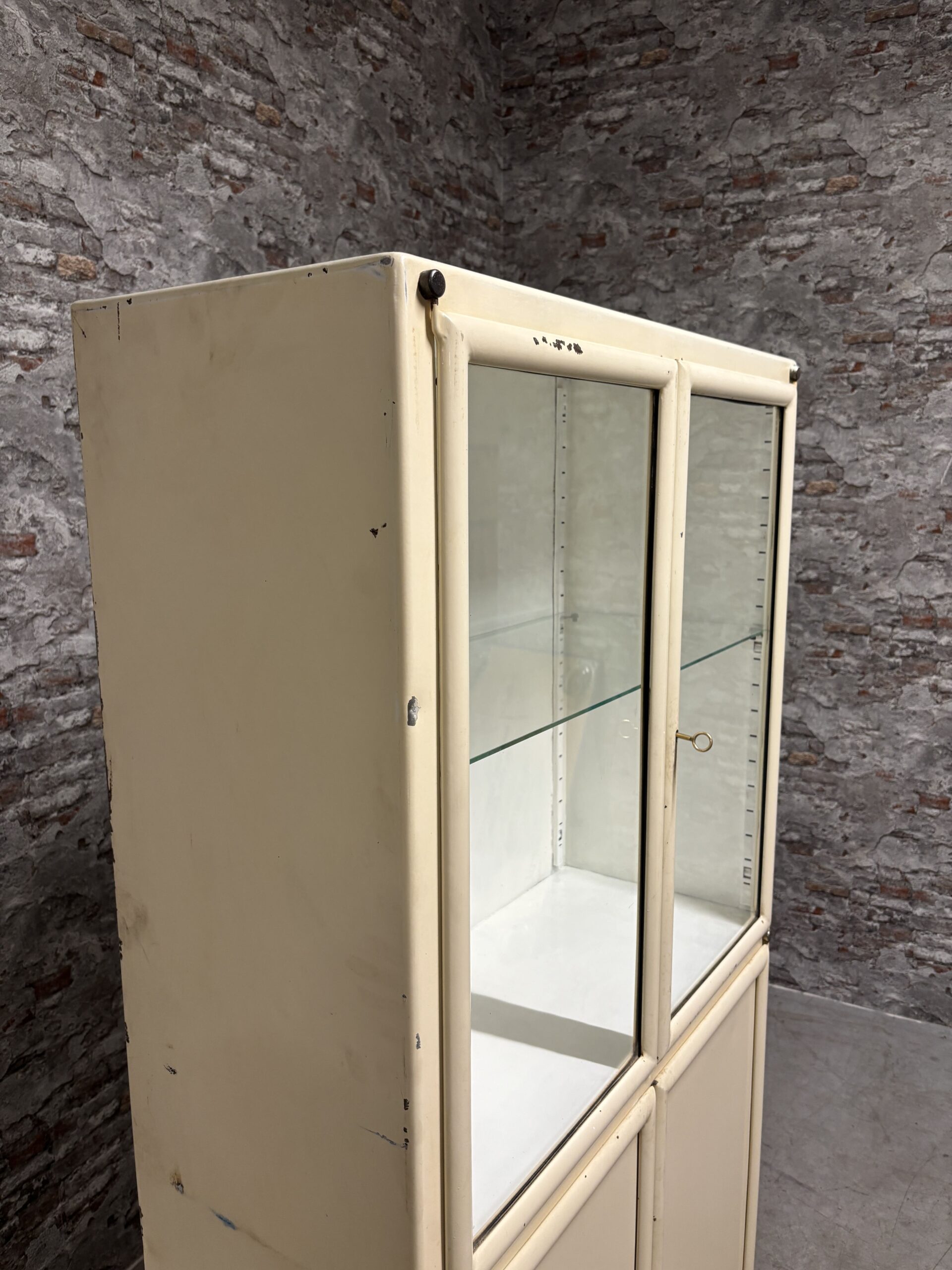 金属製キャビネット Industrial Doctors Cabinet 金属製キャビネット