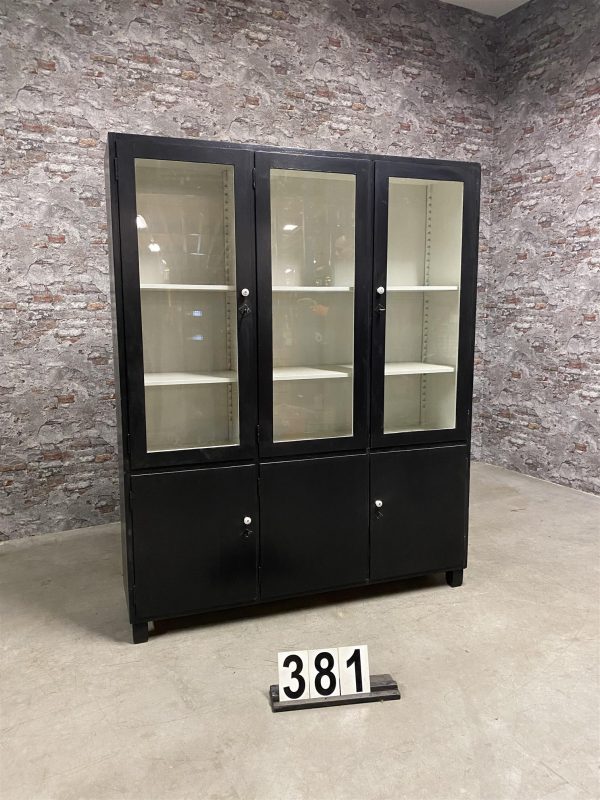 Retro vintage display case 381