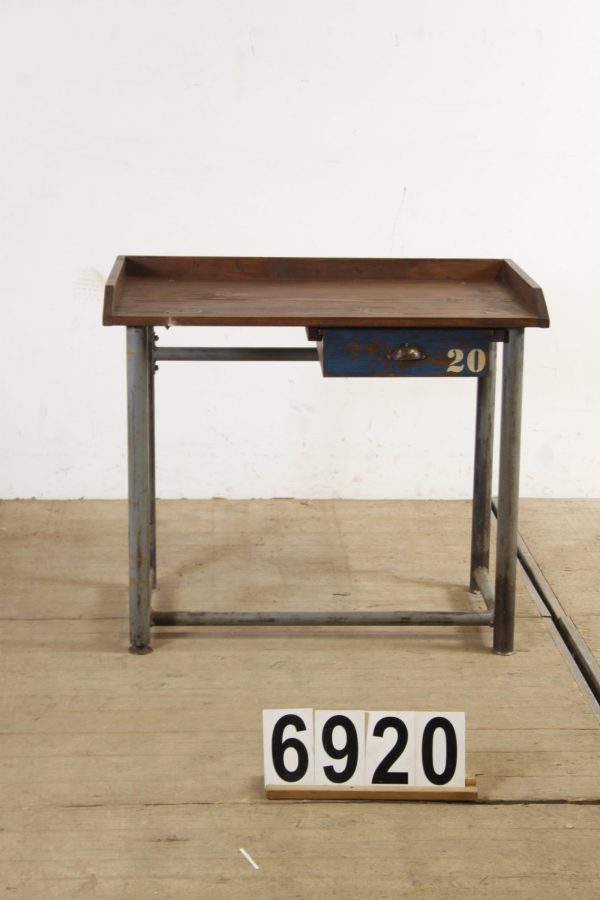 Vintage kinderbureau/bijzettafel 6920