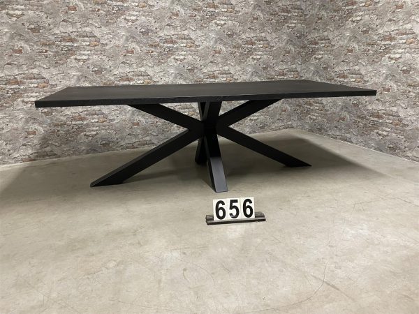 Black oak diningtable 656