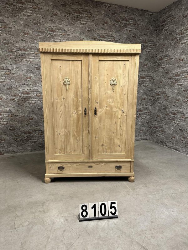 Antique pine Wardrobe | Cabinet 8105