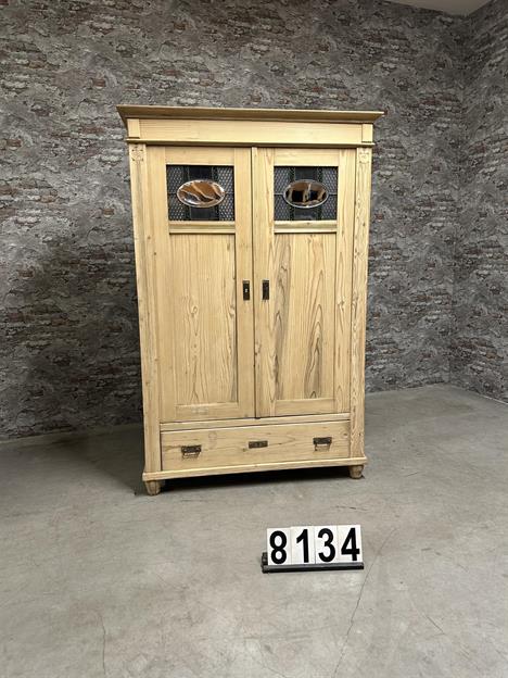 Antique pine cabinet\Antik weichholz schrank