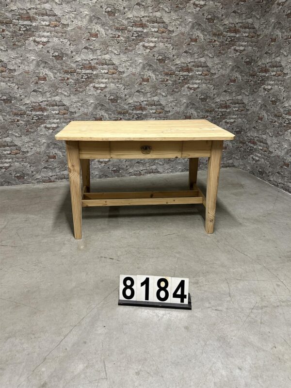 Compact antique pine dining table | table 8184