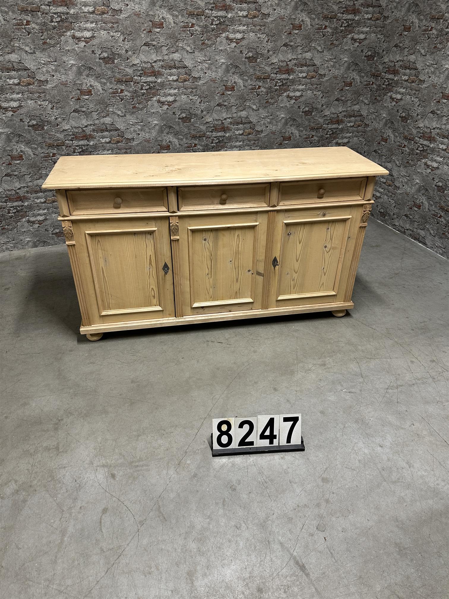 Antikes Weichholz-Sideboard 8247