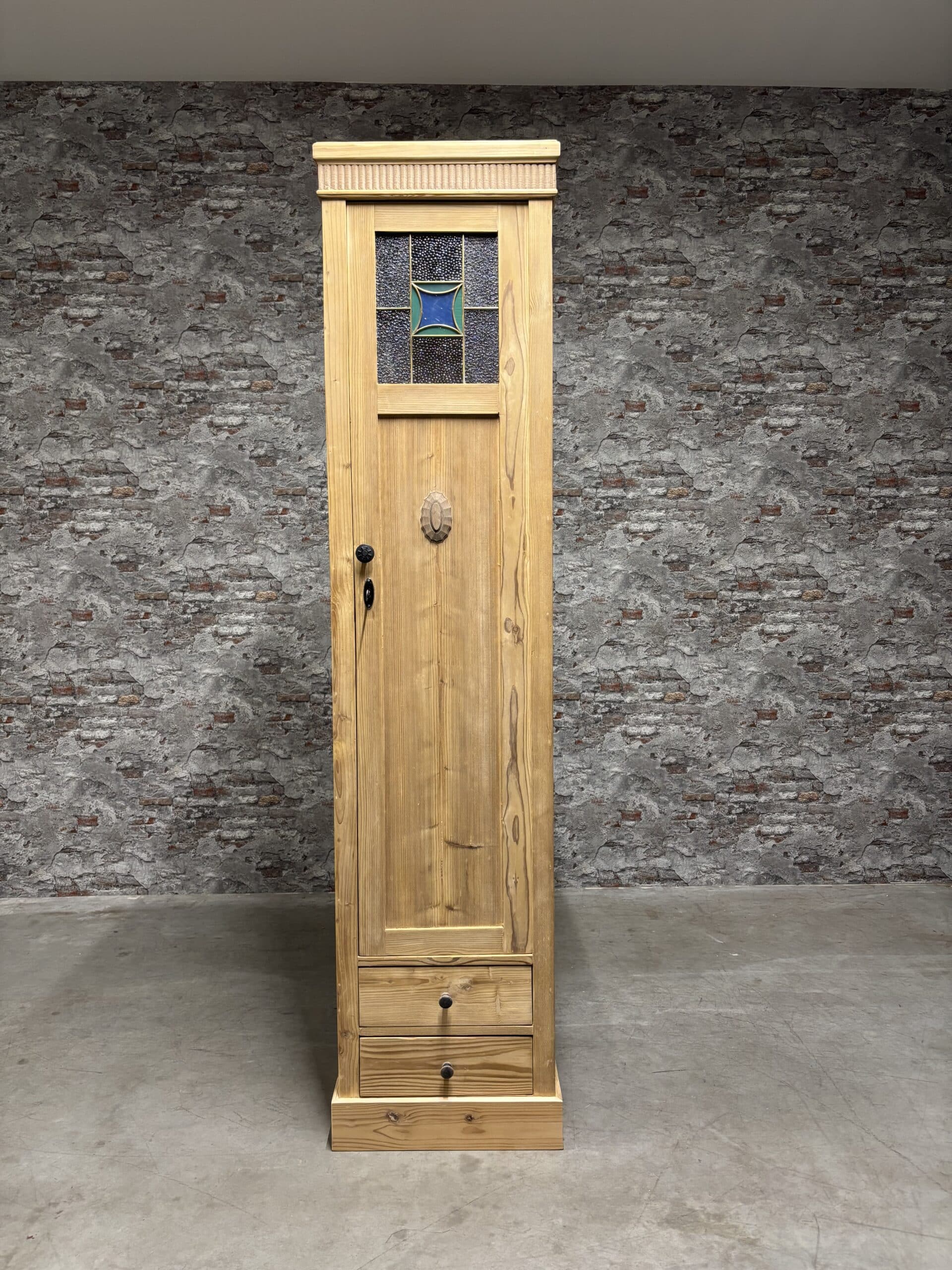 Antique pine 1 door cabinet with glass and lead window 50×40 nr.8415