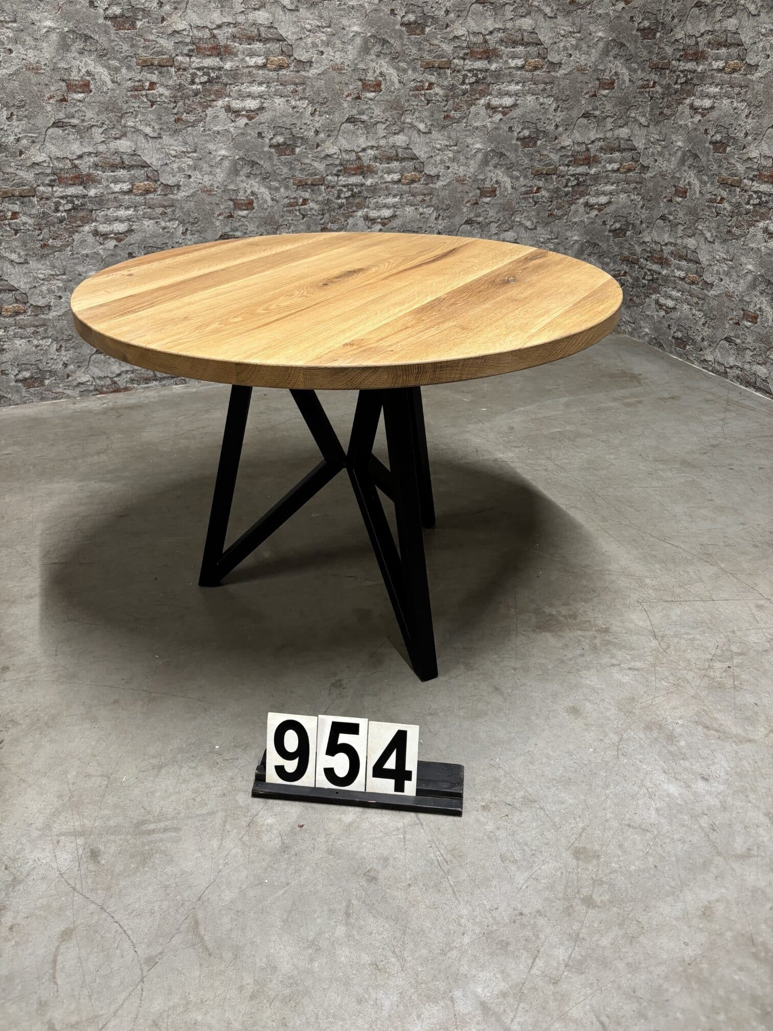 Round oak dining room table 110×110 nr.954