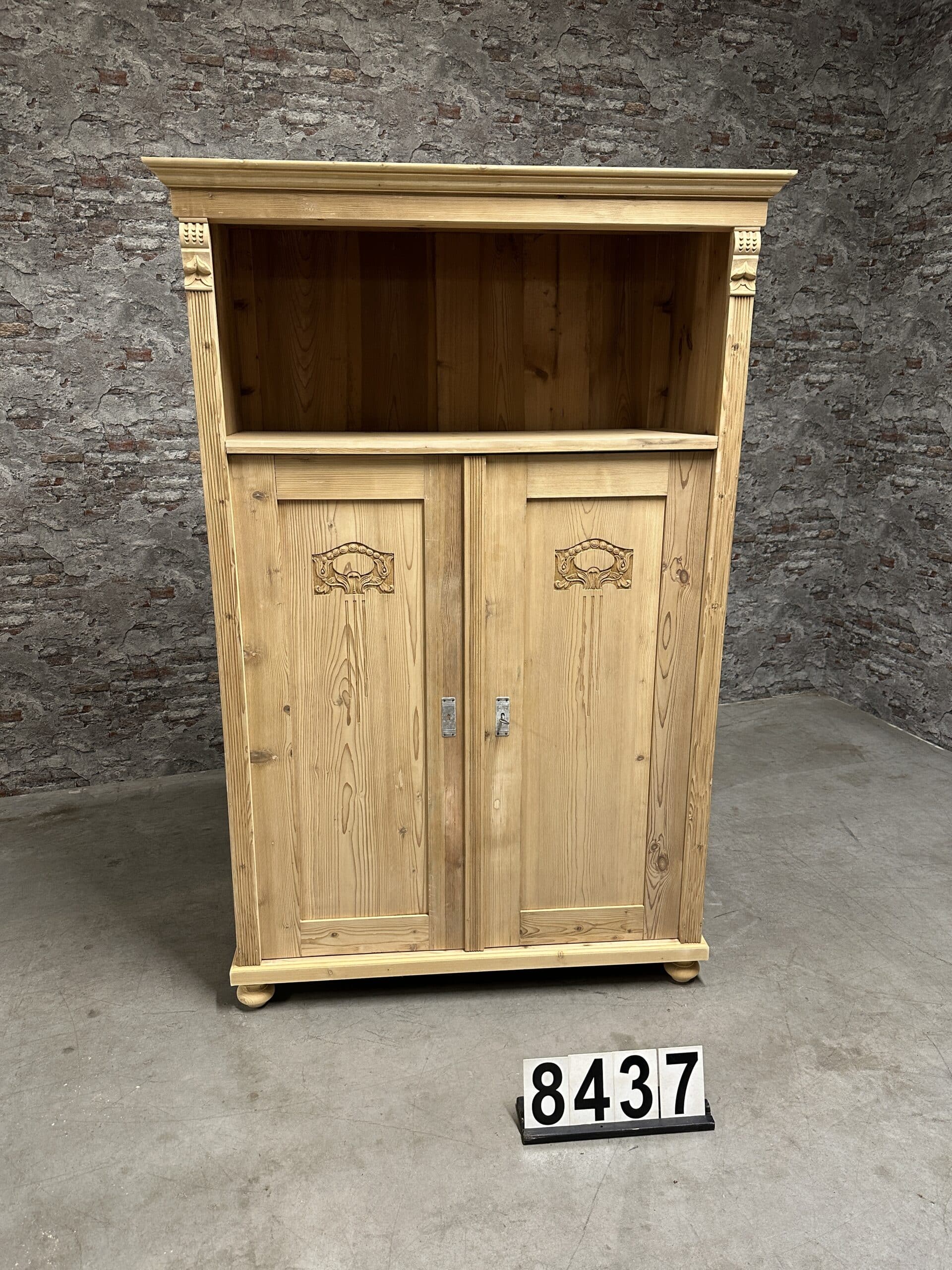 Antique pine cabinet 119×53 nr.8437