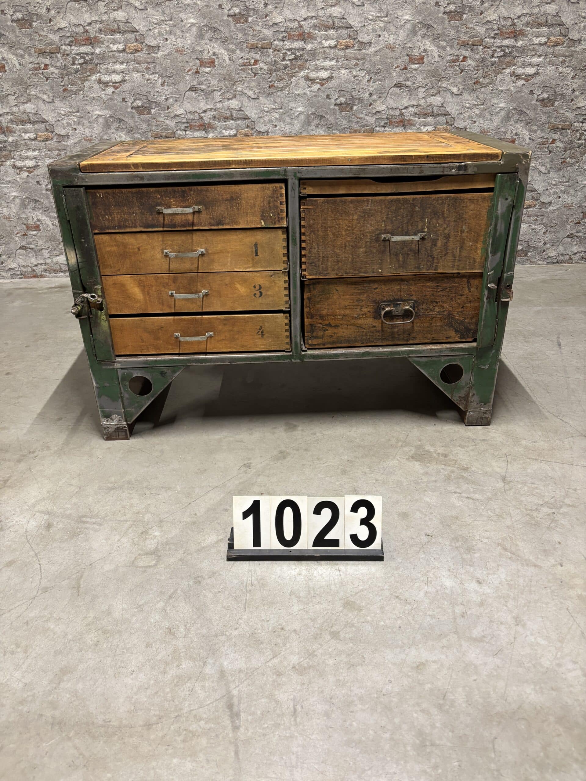 Industriële vintage werkbank 127×62 nr.1023