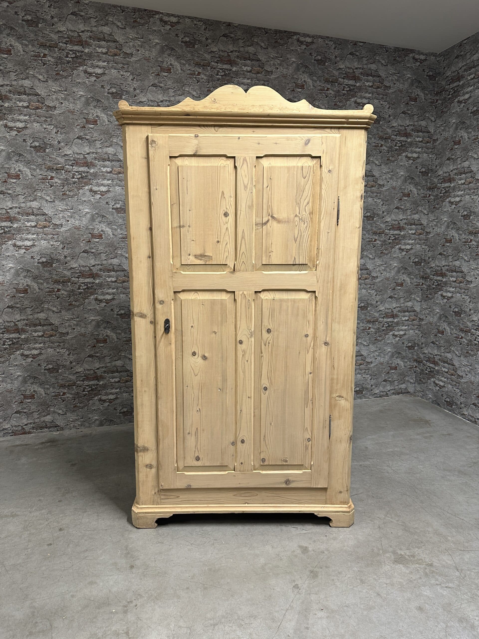 Antique pine cabinet | wardrobe nr.8419