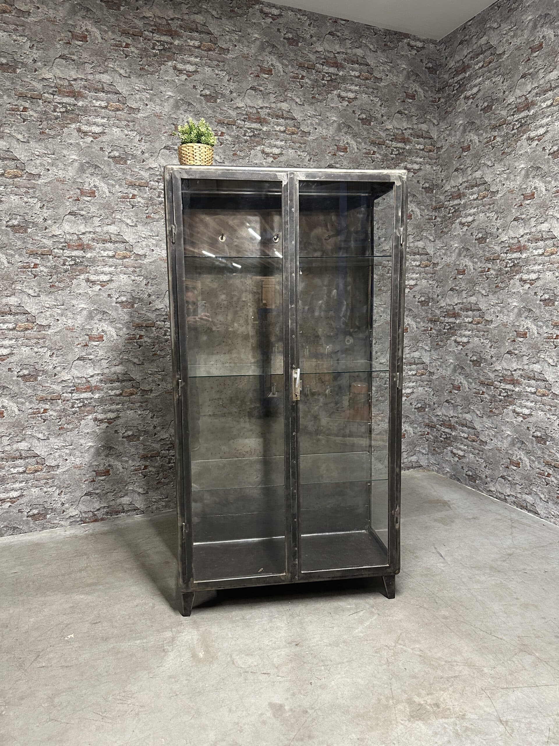 Industrial vintage display case 95×46 nr.1030