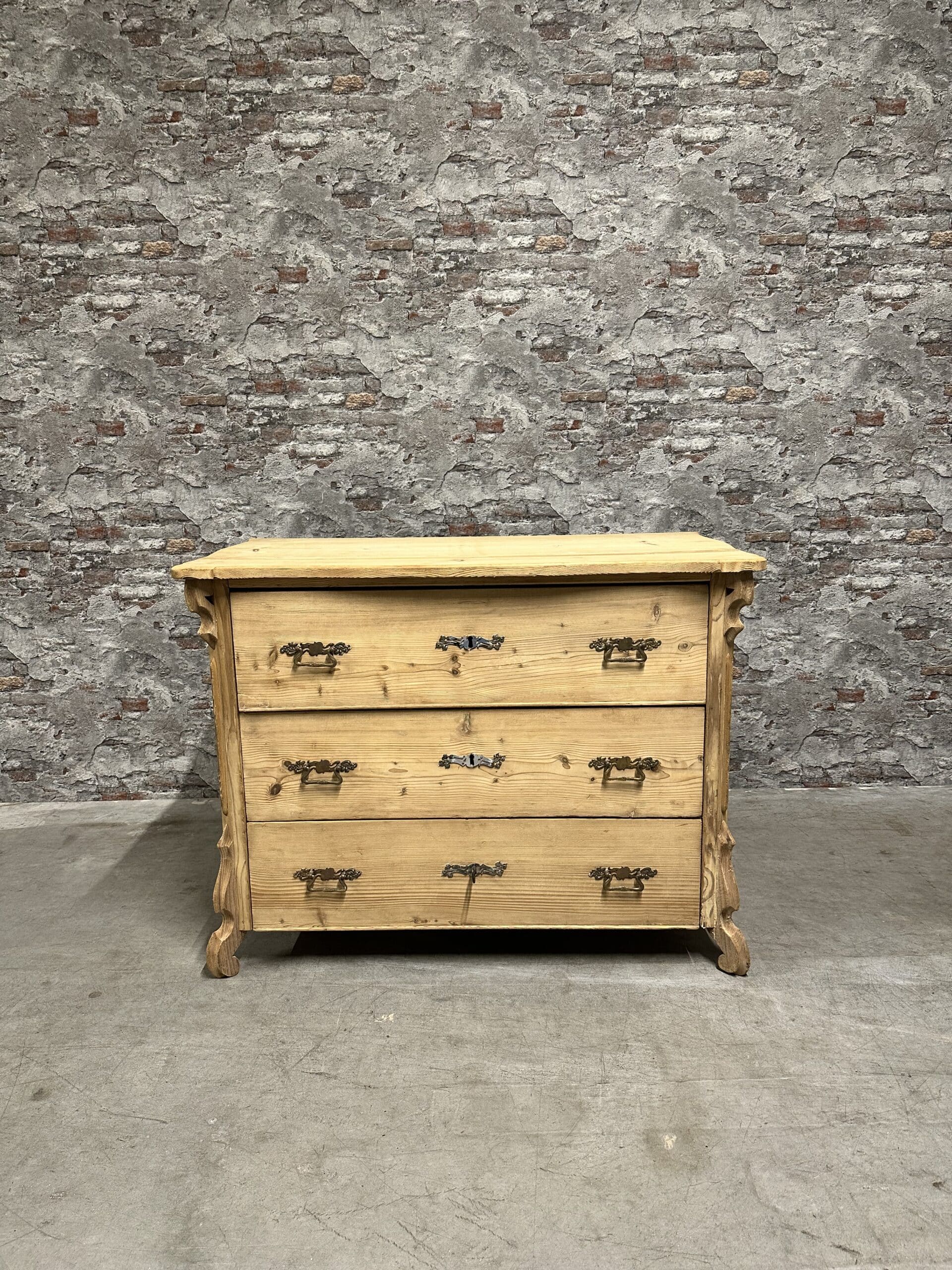 Antique pine chest of drawers