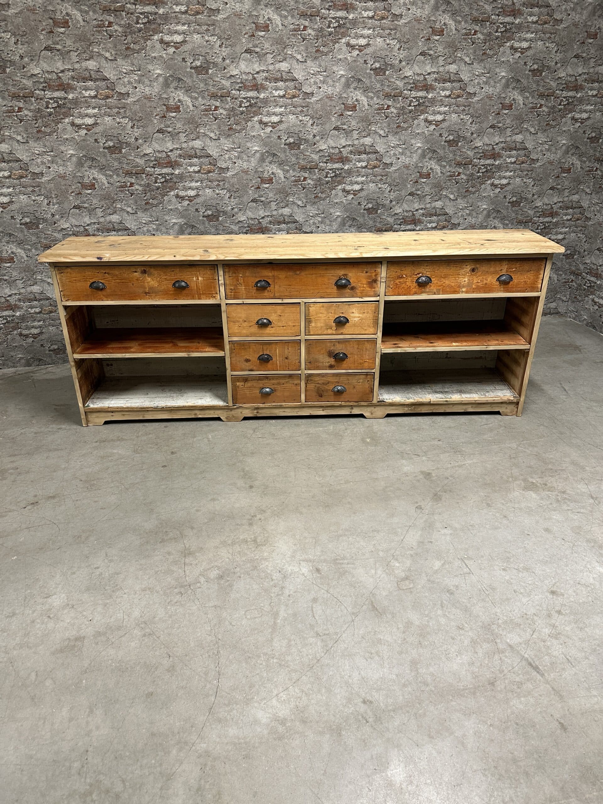 Industriële vintage toonbank | dressoir