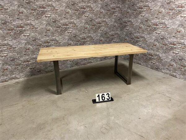 Industriële eetkamertafel